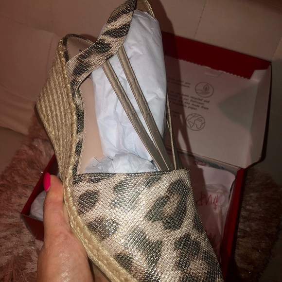 Impo, size 10, leopard print - Picture 3 of 6